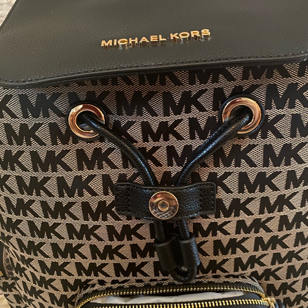 MICHAEL KORS ABBEY LARGE CARGO BACKPACK - Picture 16 of 16